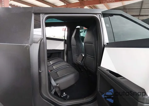 2024 Tesla Cybertruck All-Wheel Drive z USA, uszkodzony, nr VIN 7G2CEHED0RA018631